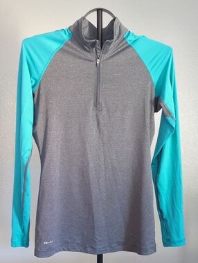 Nike Pro Dri-FIT 1/4-Zip Pullover in Gray & Teal Size Medium